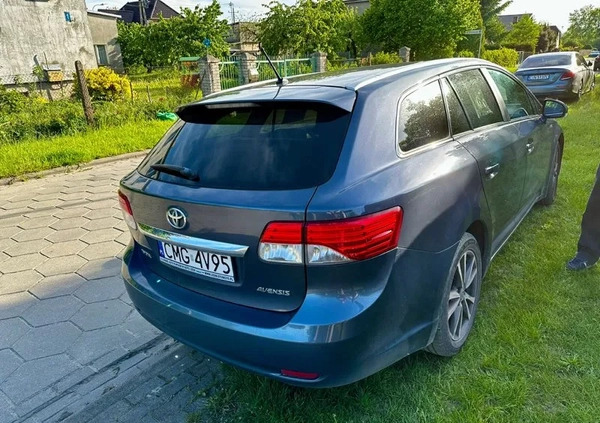 Toyota Avensis cena 49000 przebieg: 179000, rok produkcji 2014 z Mogilno małe 46